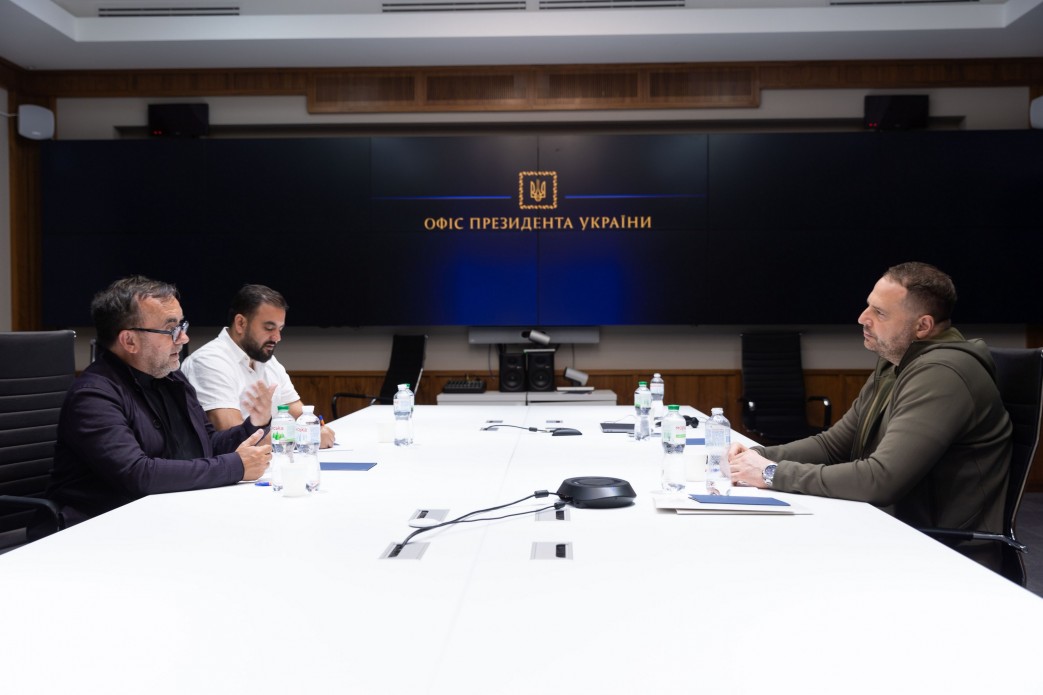 Андрій Єрмак зустрівся з президентом організації «Яхад-Ін Унум», яка збирає докази воєнних злочинів Росії в Україні