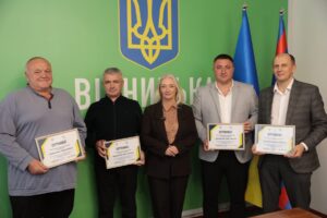 Чотирьом медзакладам Вінниччини передали новітні лапароскопічні стійки