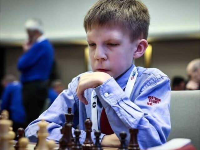 Юний шахіст з Вінниччини Артьом Андрієнко та його тренер отримуватимуть стипендію Президента України