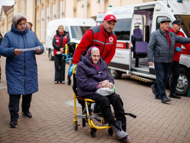 До Вінниччини вчергове прибула група евакуйованих маломобільних осіб та людей старшого віку