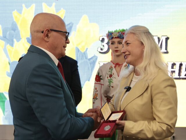 На Вінниччині з нагоди професійного свята відзначили кращих педагогічних працівників