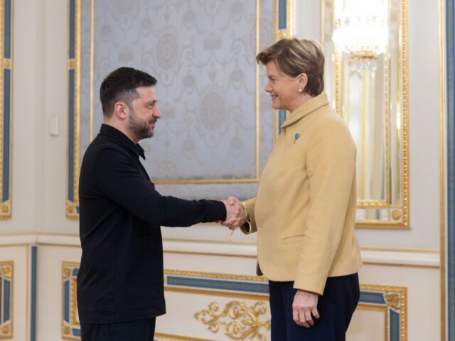 Оборонна підтримка, відбудова України та дипломатичний процес: Володимир Зеленський зустрівся з очільницею МЗС Латвії