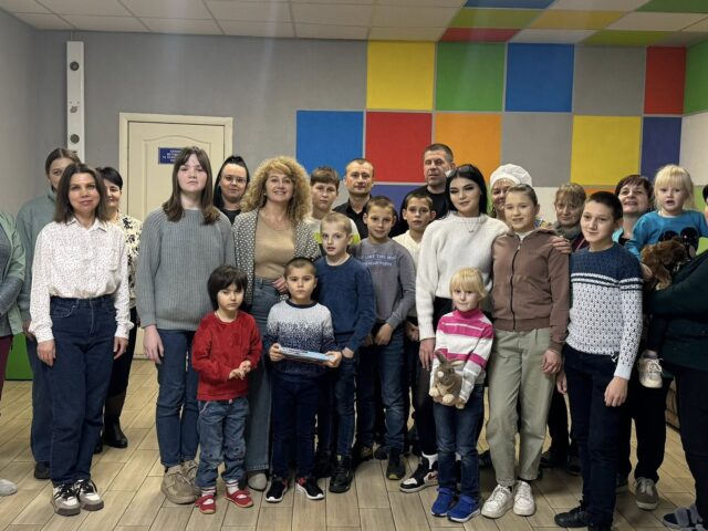 Обіймаємо теплом знедолених дітей