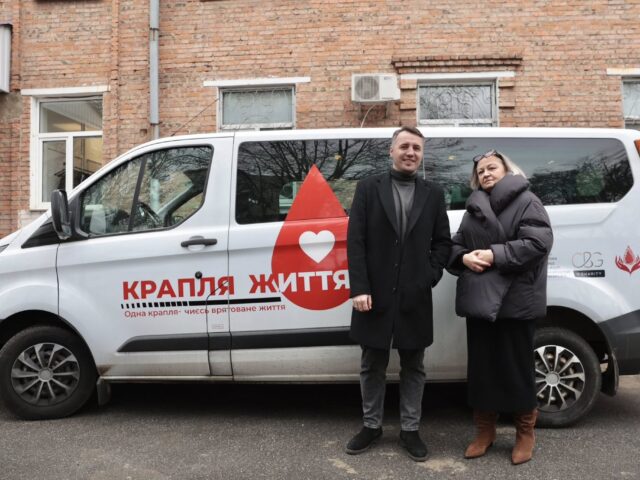 Вінницький центр крові отримав авто для виїзного забору крові