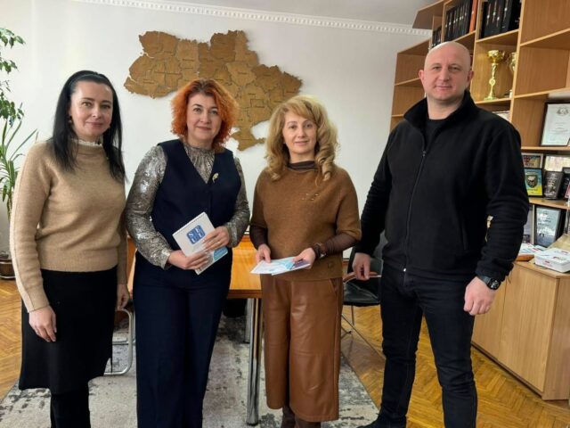 Лідія Колісніченко , голова Вінницької обласної організації працівників держустанов, – із робочим візитом в районі.