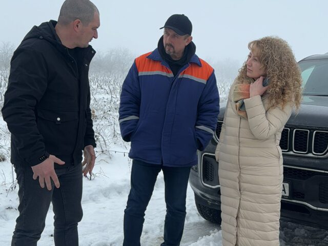 Особисто керівник “Вінницяобленерго” Юрій Касіч  з контролем і підтримкою – у Жмеринському районі, де найскладніші ділянки пошкоджень.