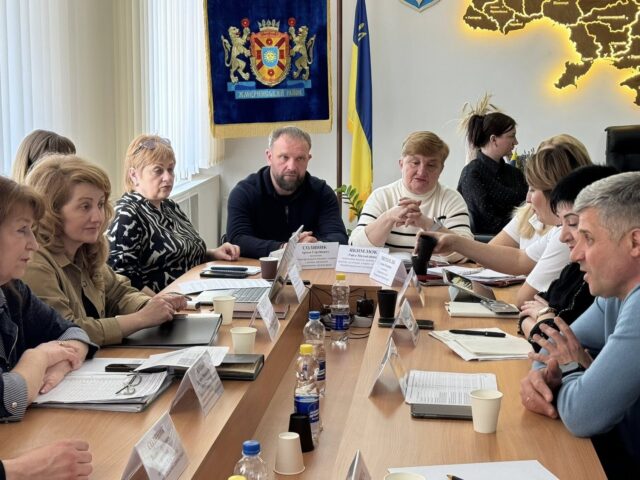 Учні, що поточного року навчаються в 9 класі, повинні завершити навчання в школі за 11 – річною програмою й у закладі, куди колись пішли у 1 клас.