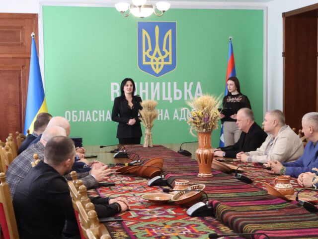 У Вінницькій ОВА народна депутатка України Ірина Борзова вручила високі державні відзнаки тим, хто сьогодні є надійним тилом нашої держави