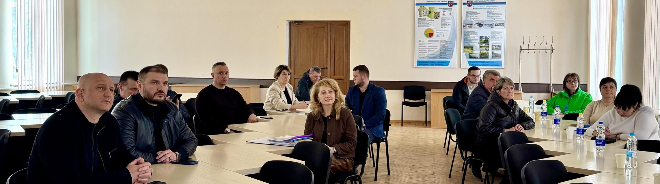 Начальниця Жмеринської районної військової адміністрації Цимбал Інна спільно із відповідальними працівниками районної військової адміністрації та громадами району в онлайн-режимі долучилася до засідання платформи «Діалог з громадами» у межах роботи Конгресу місцевих та регіональних влад при Президентові України.