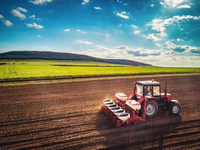На полях Вінниччини активно тривають весняно-польові роботи