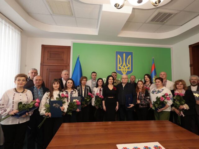 У Вінницькій ОВА народна депутатка України Ірина Борзова вручила високі державні відзнаки вінничанам, які щоденно працюють на благо нашої країни