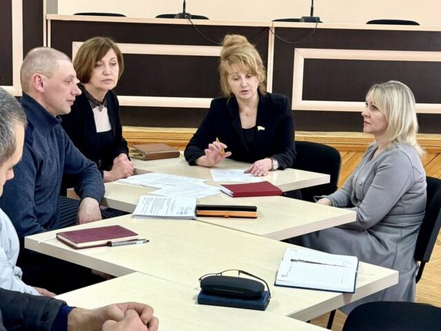 Щотижневі зустрічі із господарюючими підприємствами району.