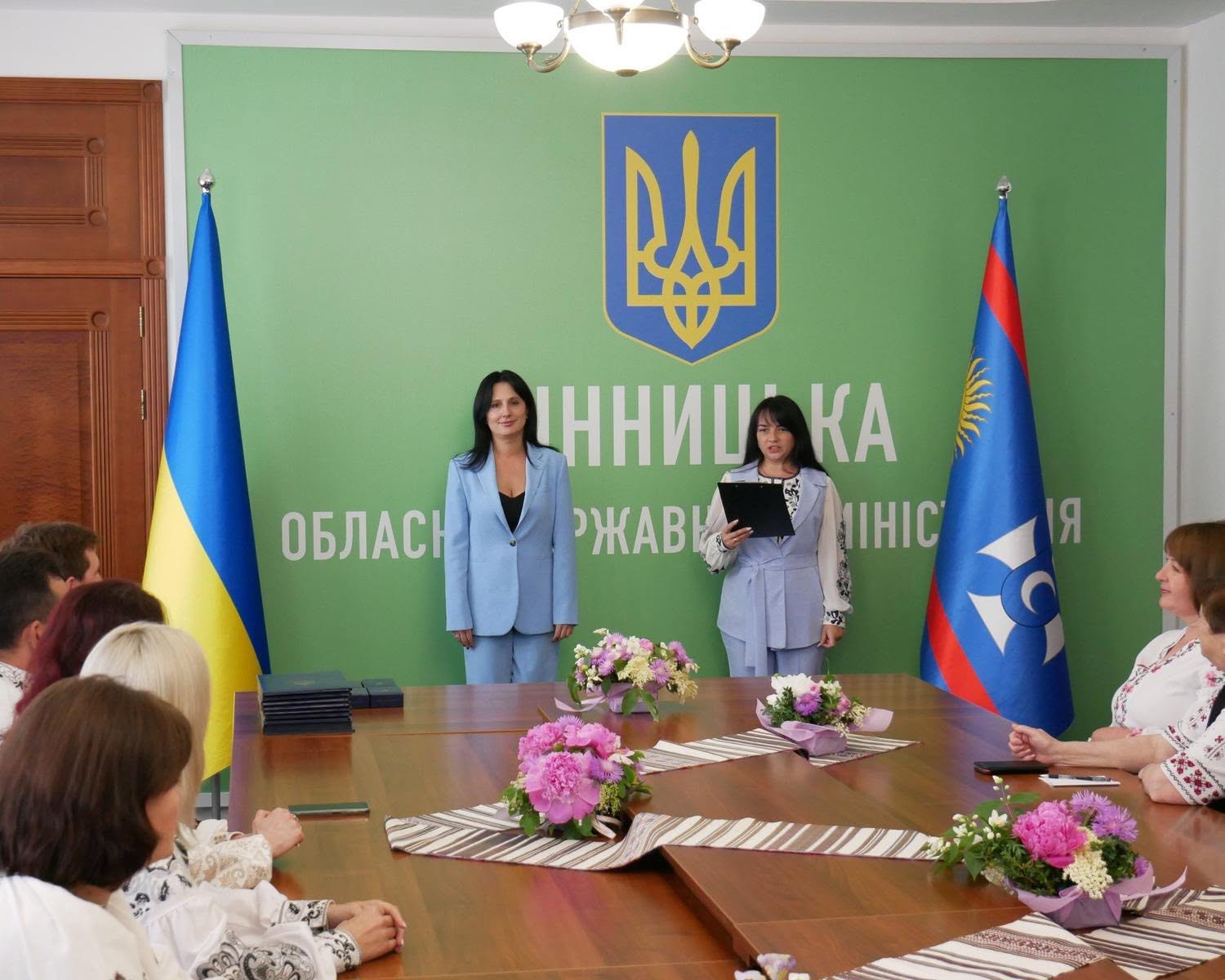 У Вінницькій ОВА народна депутатка України Ірина Борзова вручила відзнаки Верховної Ради України людям, які своєю щоденною працею, професіоналізмом та відданістю справі зміцнюють нашу країну