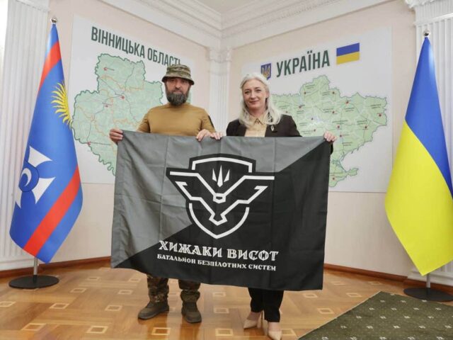 Очільниця ОВА Наталя Заболотна зустрілася з військовим батальйону «Хижаки Висот»