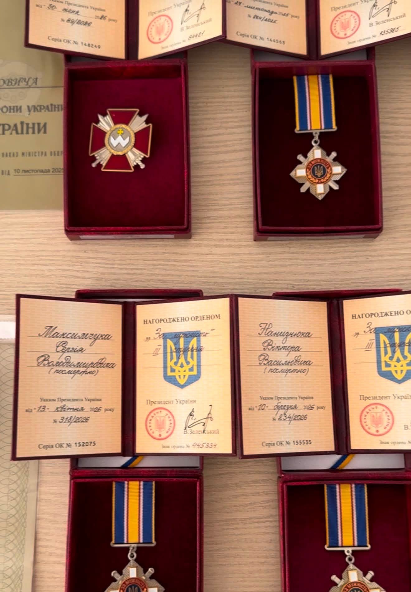 Подвиг, що став вічністю: родини Героїв Жмеринщини отримали державні нагороди своїх рідних.