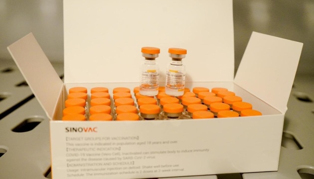МОЗ рекомендує використовувати мінімально можливий інтервал між двома дозами вакцини CoronaVac/Sinovac