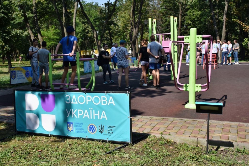 У межах програми Президента «Здорова Україна» розпочинається встановлення спортивних майданчиків, які будуть фактично в кожному дворі