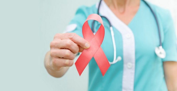 Людям, які живуть з ВІЛ: як захиститись від COVID-19