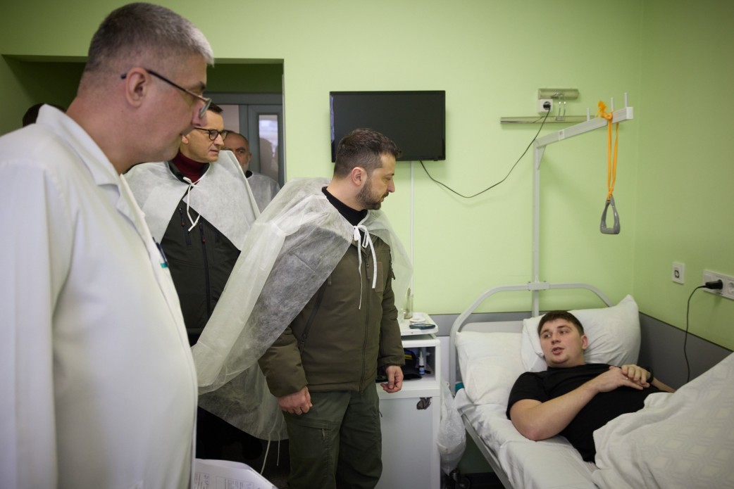 Володимир Зеленський і Матеуш Моравецький поспілкувалися з українськими воїнами, які проходять лікування після поранень