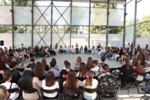 Перша заступниця начальника ОВА Наталя Заболотна разом народною депутаткою України Іриною Борзовою зустрілася з молоддю Вінниччини