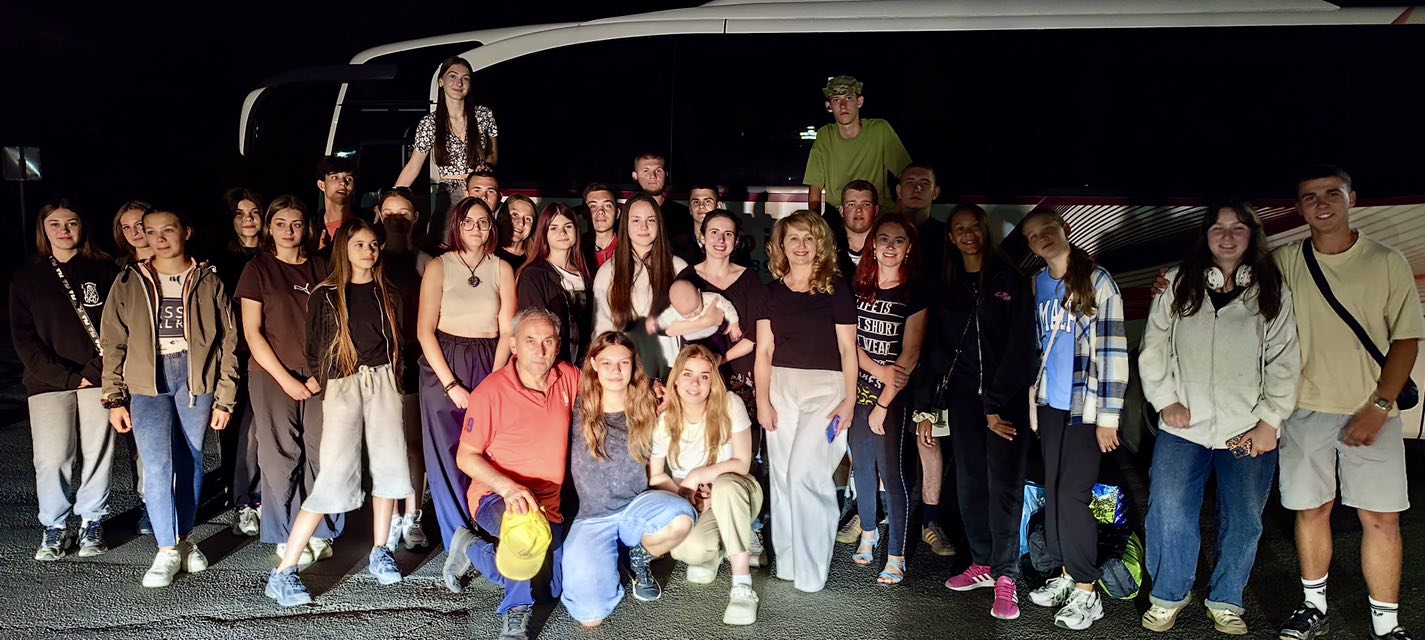 33 молодіжних лідерів із громад Жмеринського району вирушили назустріч пригодам у серце Карпат!