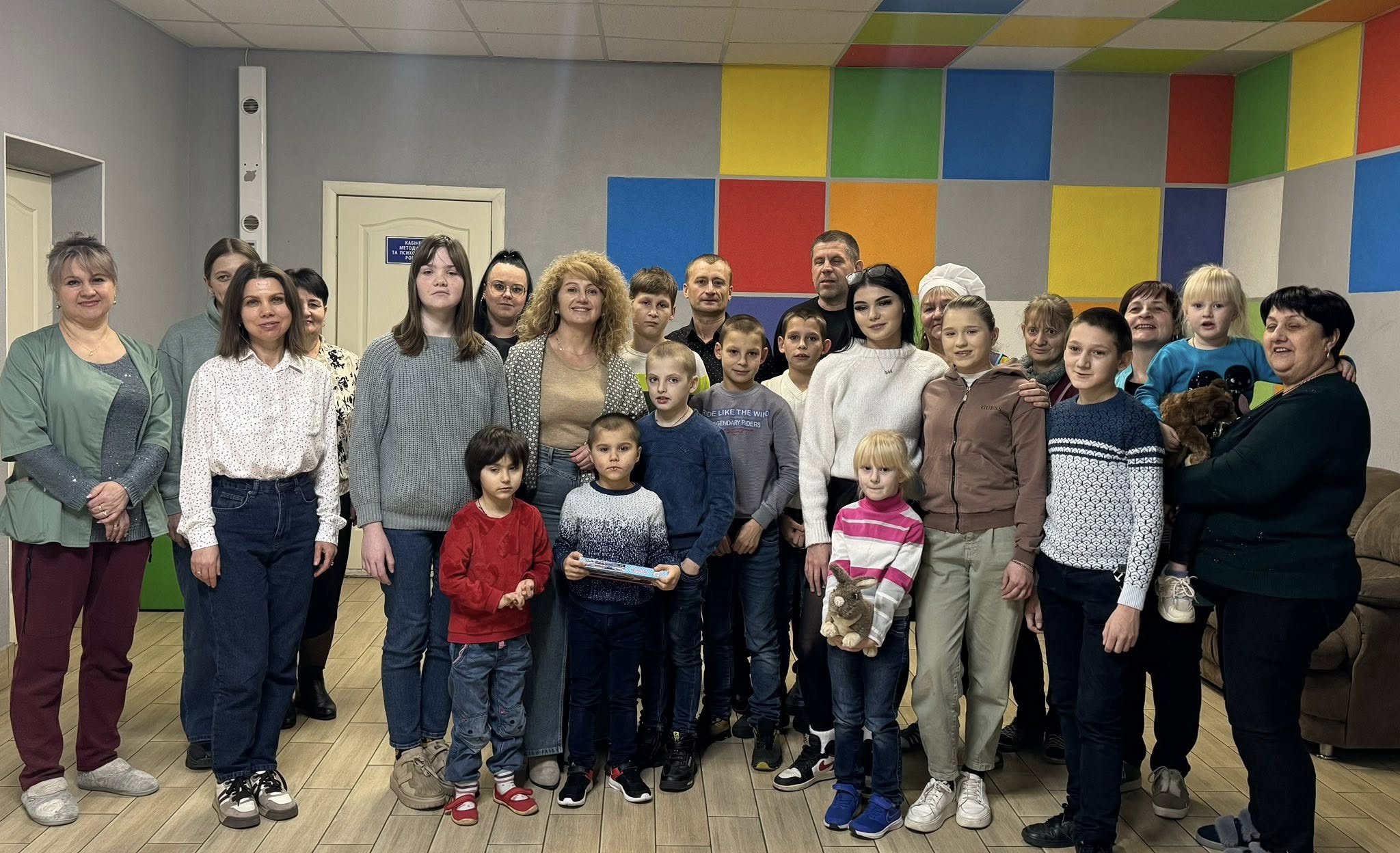 Обіймаємо теплом знедолених дітей