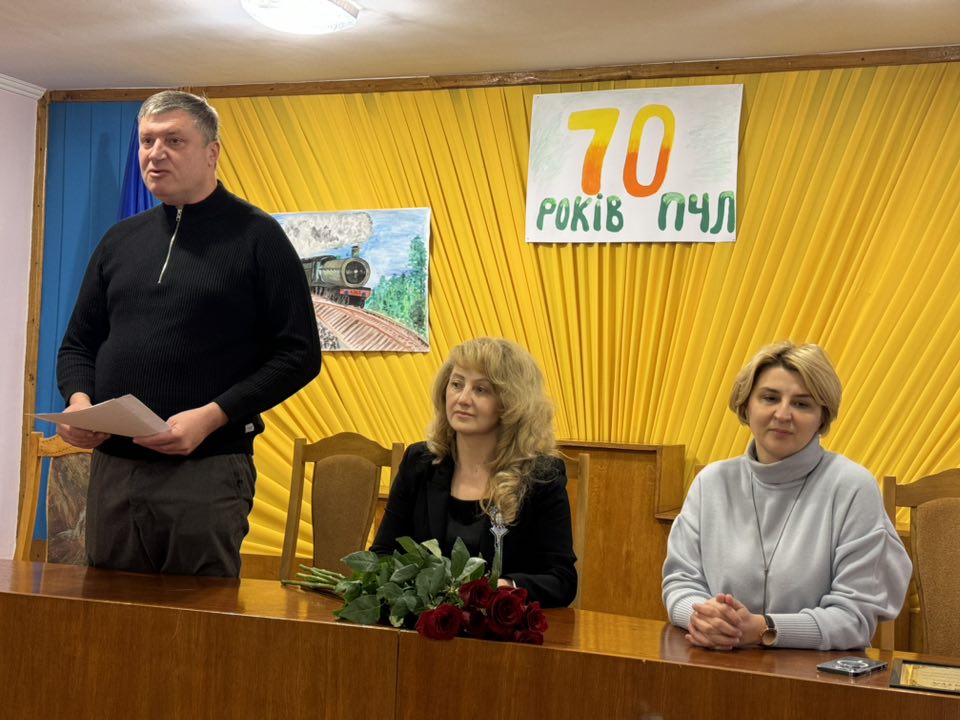 У структурі відокремленого підрозділу Жмеринської дистанції захисних лісонасаджень державного територіально-галузевого об’єднання «Південно-Західна залізниця» працює 260 фахівців.