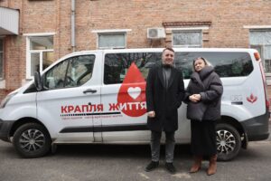 Вінницький центр крові отримав авто для виїзного забору крові