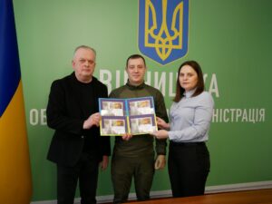 На Вінниччині відбулося спецпогашення поштової марки, приуроченої до четвертої річниці повномасштабного вторгнення