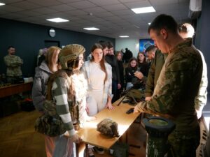 Молодь Вінниччини продовжують знайомити з курсом підготовки до національного спротиву