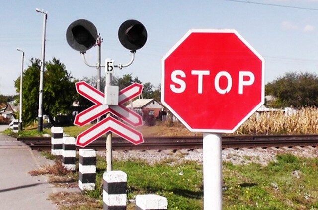 По Жмеринській дистанції колії з 23.03.2026 – 25.04.2026 року будуть виконуватись ремонтно-колійні роботи по середньому ремонту колії з застосуванням колійних машин важкого типу по непарній колії перегону Сербинівці – Комарівці.