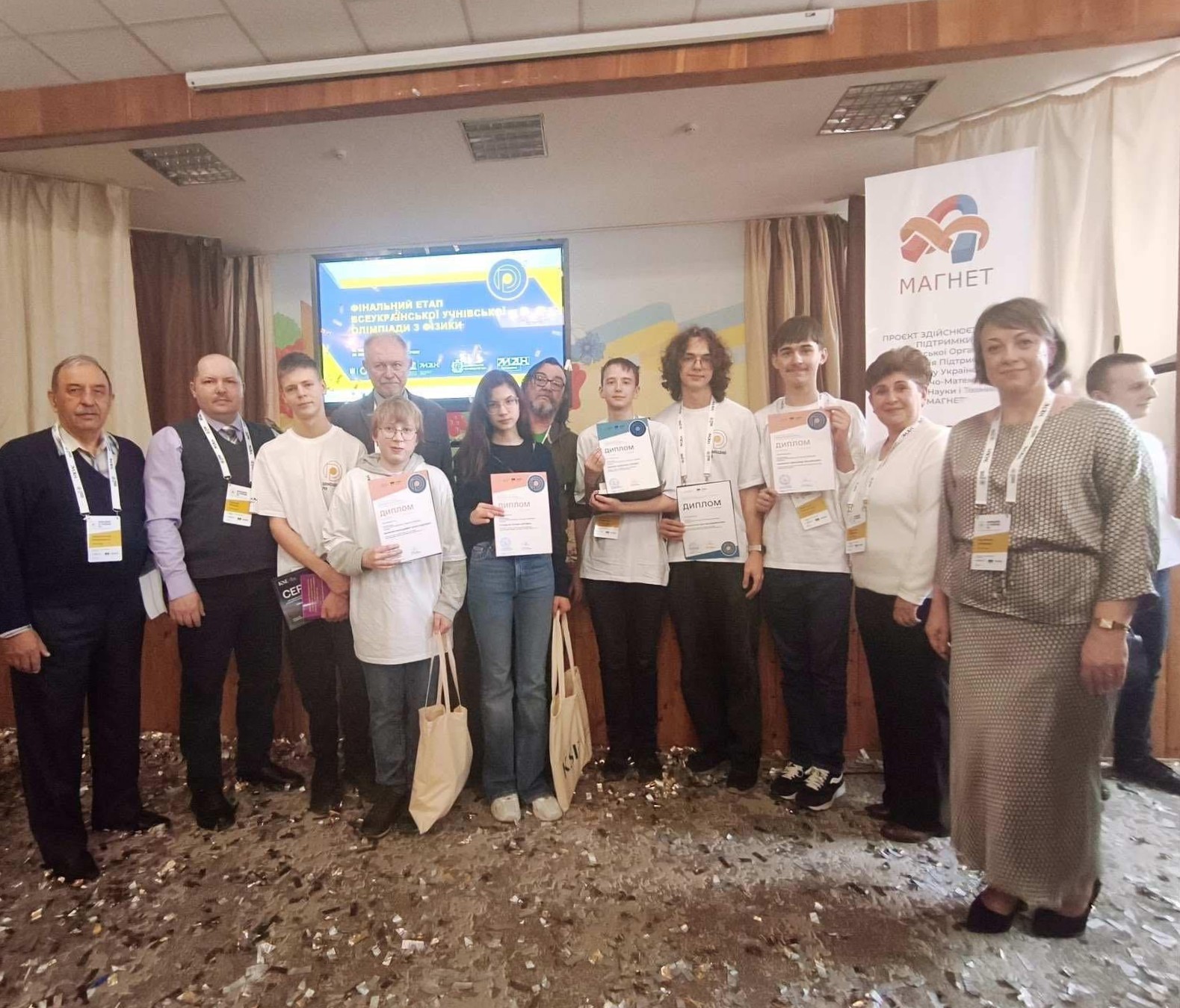 Переможці ІІІ етапу Всеукраїнської учнівської олімпіади з фізики – це справжня гордість Вінниччини та яскравий приклад того, що українська наука має надійне й талановите майбутнє.