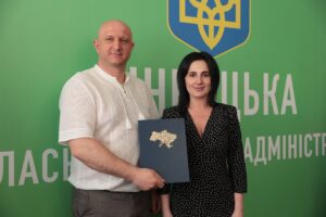 У Вінницькій ОВА народна депутатка України Ірина Борзова вручила відзнаки Верховної Ради України вінничанам, які щодня працюють на благо України
