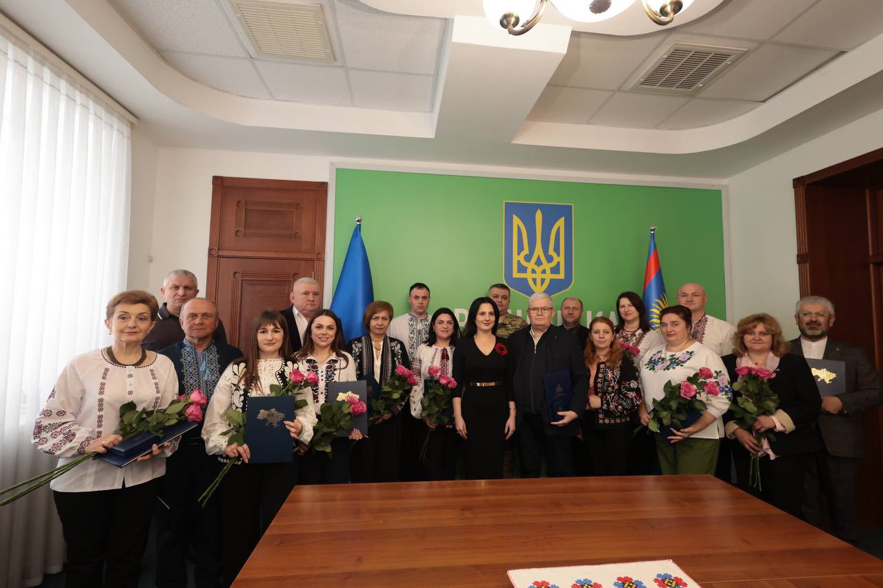 У Вінницькій ОВА народна депутатка України Ірина Борзова вручила високі державні відзнаки вінничанам, які щоденно працюють на благо нашої країни