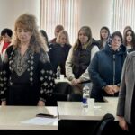 Начальниця Жмеринської районної військової адміністрації Цимбал Інна вручила сімом родинам Героїв посмертні державні нагороди.