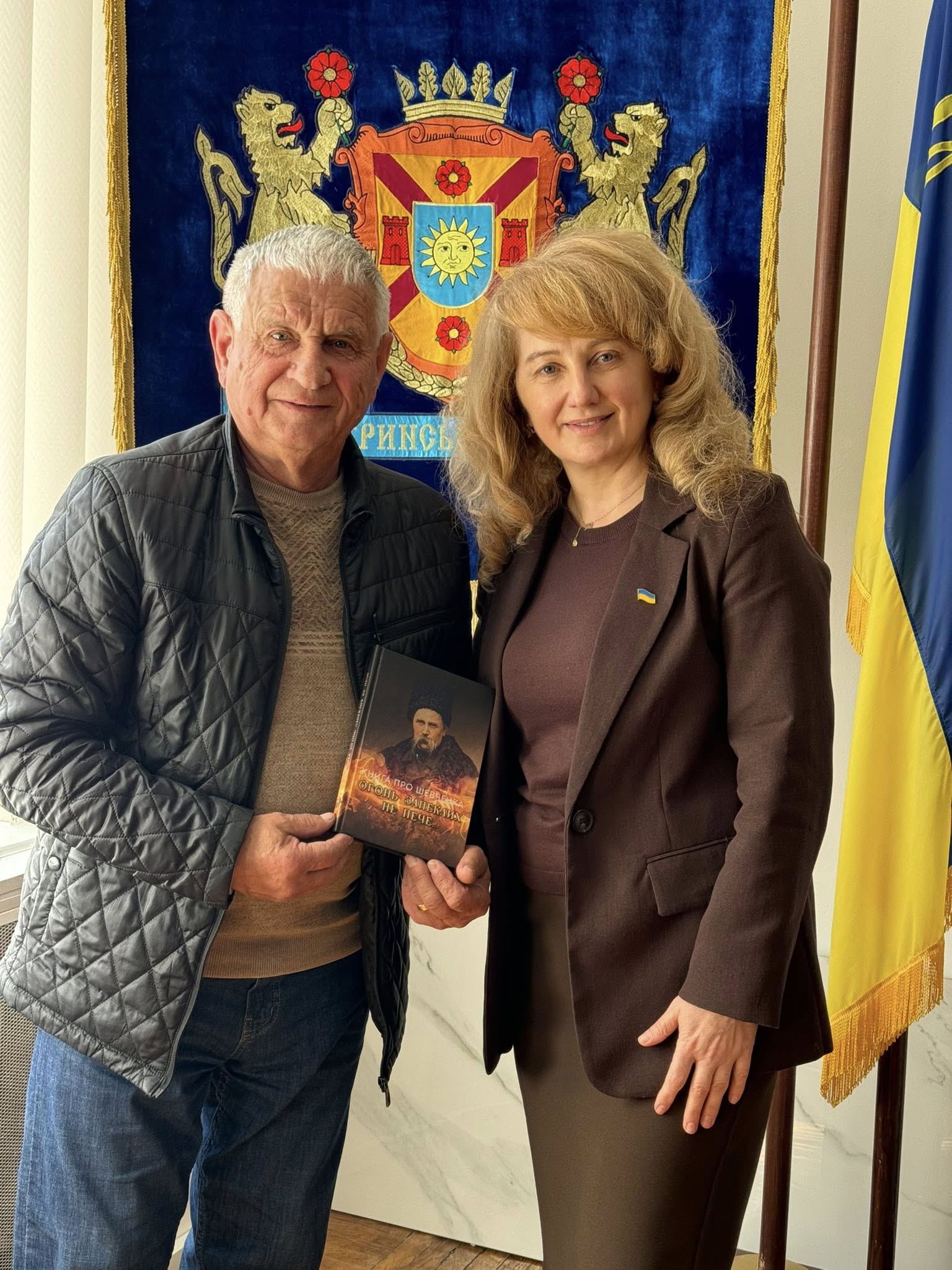 Начальниця Жмеринської районної військової адміністрації Цимбал Інна зустрілася з письменником, педагогом, краєзнавцем та керівником літературно-мистецького об’єднання Володимиров Горлеєм, який презентував нові видання.