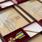 СХИЛЯЄМО ГОЛОВИ ПЕРЕД ПОДВИГОМ ПОЛЕГЛИХ ЗАХИСНИКІВ