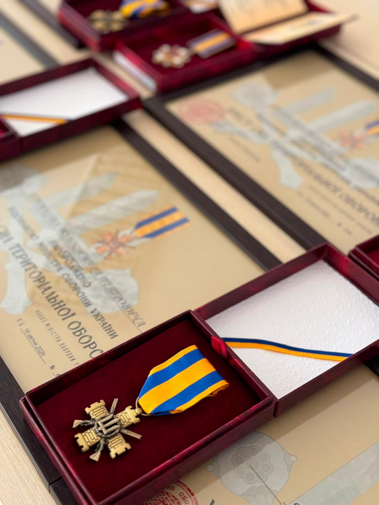 СХИЛЯЄМО ГОЛОВИ ПЕРЕД ПОДВИГОМ ПОЛЕГЛИХ ЗАХИСНИКІВ