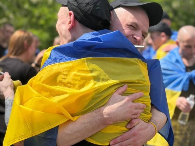 Ще 186 наших людей повернуто додому з російської неволі