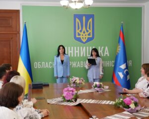 У Вінницькій ОВА народна депутатка України Ірина Борзова вручила відзнаки Верховної Ради України людям, які своєю щоденною працею, професіоналізмом та відданістю справі зміцнюють нашу країну