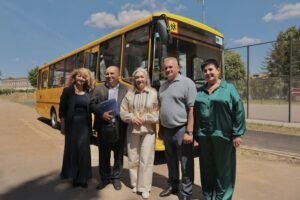 Передали шкільний автобус для Войнашівського ліцею Барської громади