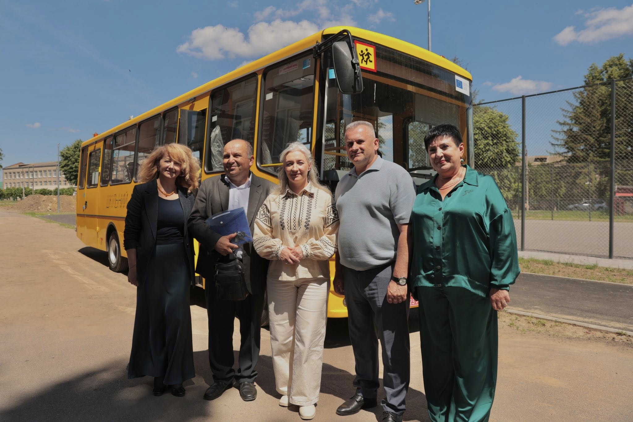 Передали шкільний автобус для Войнашівського ліцею Барської громади