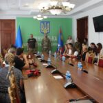 Заступник начальника ОВА Денис Столяренко вручив родинам полеглих Захисників державні нагороди (посмертно).