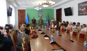 Заступник начальника ОВА Денис Столяренко вручив родинам полеглих Захисників державні нагороди (посмертно).