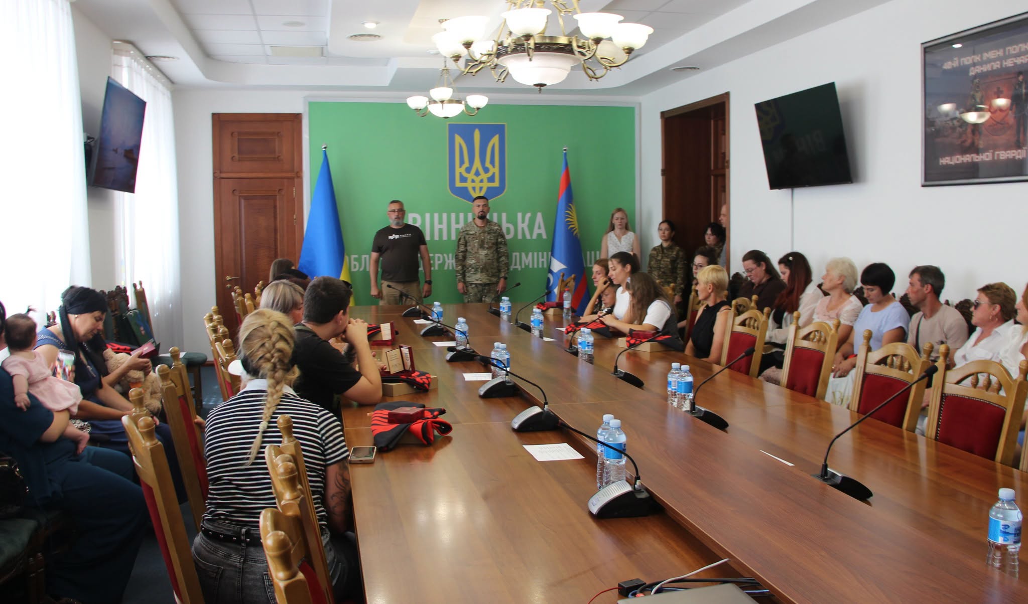 Заступник начальника ОВА Денис Столяренко вручив родинам полеглих Захисників державні нагороди (посмертно).