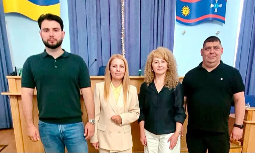 На позачерговій сесії Вінницької обласної Ради разом із колегами по депутатському корпусу підтримали збільшення фінансування на 15 млн. грн. кошторису обласного конкурсу «Безпечні стійкі громади» на 2026 рік. Тепер він складає 75 млн. грн. з обласного бюджету.